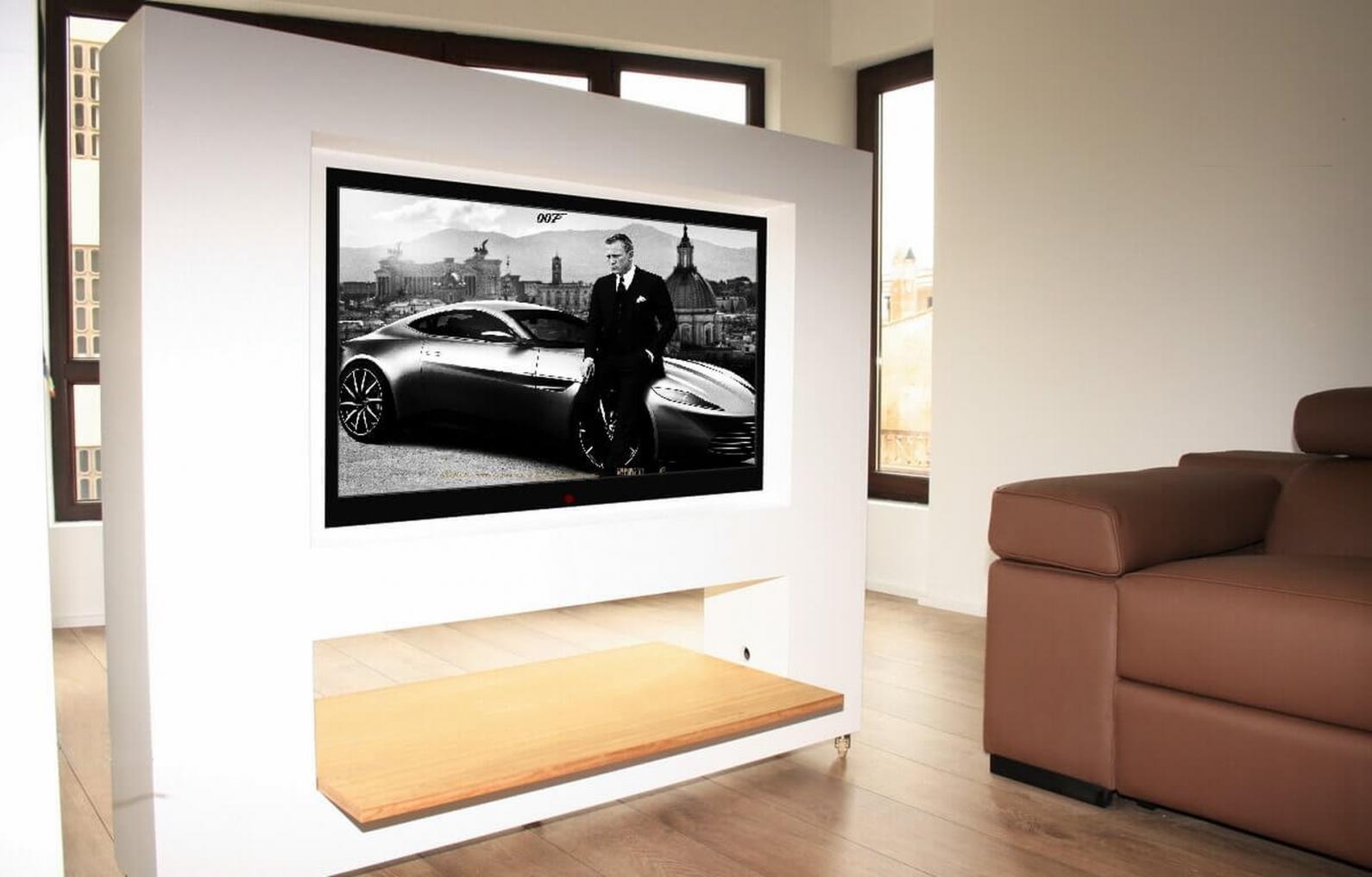 Mueble de diseño a medida con tv encastrada. Iroko. (Mallorca) 1.990€ Aprox