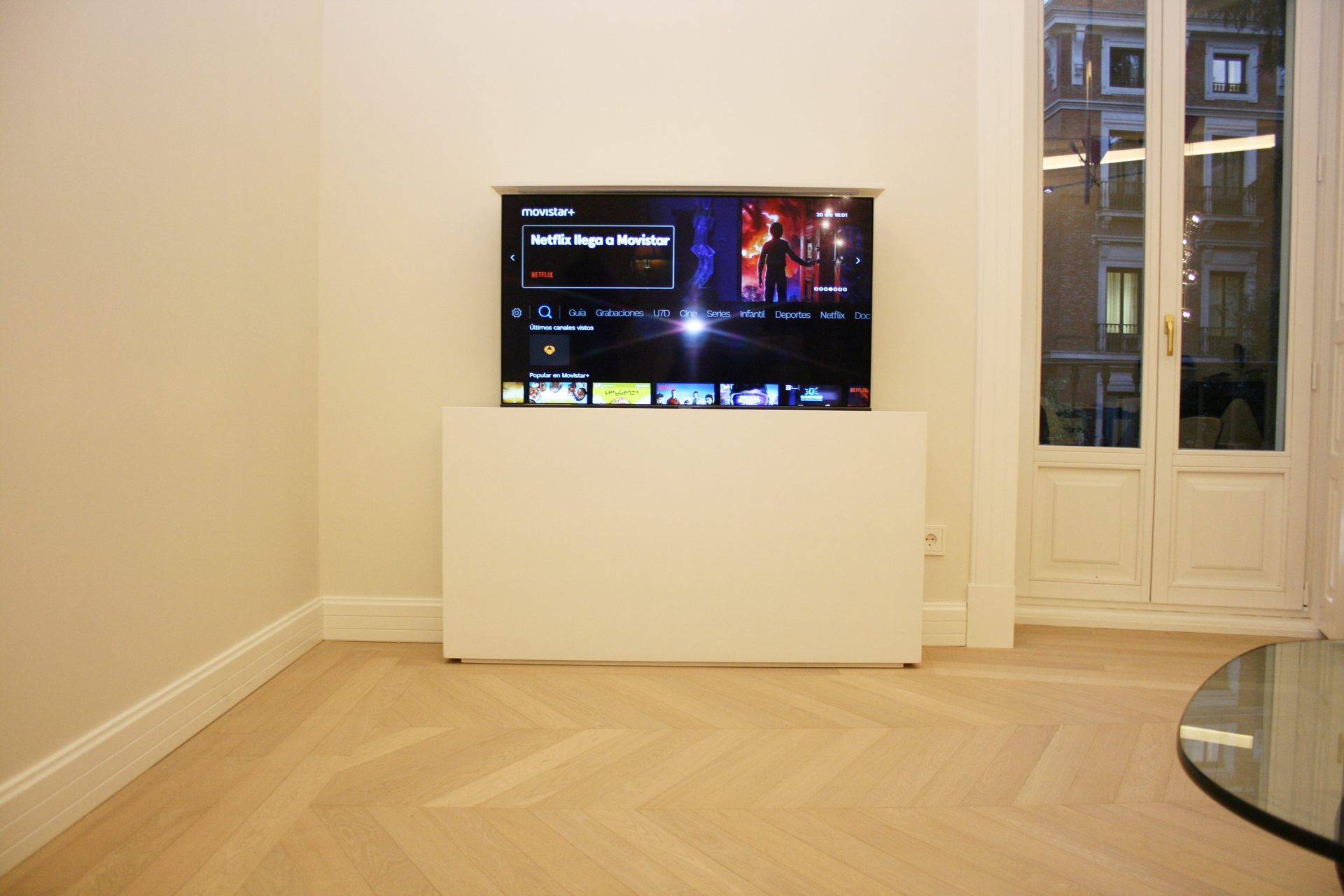Mueble tv oculta compacto en calle del barquillo (Madrid) 2.290€ Aprox