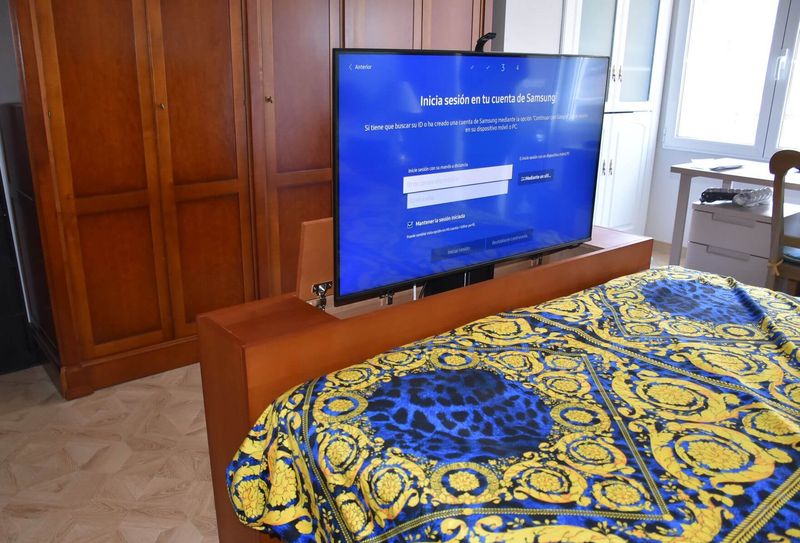 Mueble tv oculta en madera de cerezo (Zaragoza) 2.570€ Aprox.